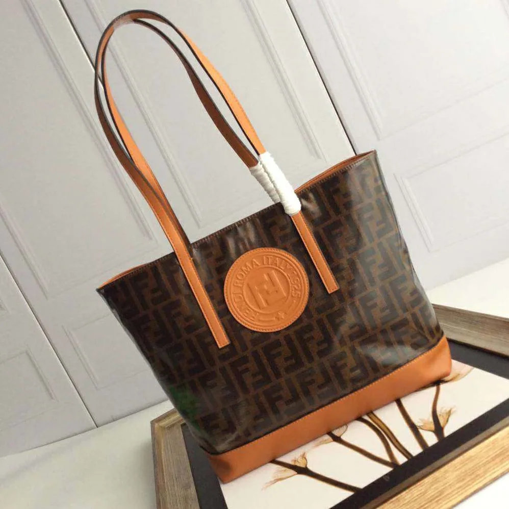 Fendi Shopping Logo Leather Shopper for Women in Brown
