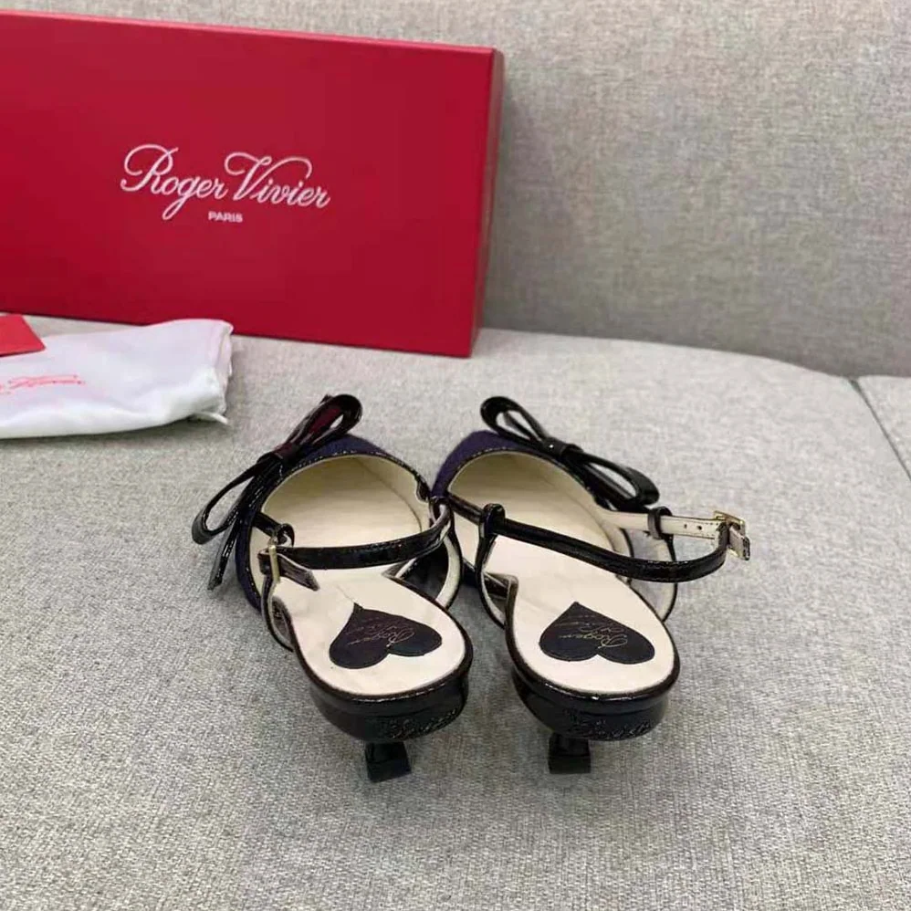 Roger Vivier Virgule Bow Slingback Pumps in Fabric for Women in Black Roger Vivier Virgule Bow Slingback Pumps in Fabric for Women in Black