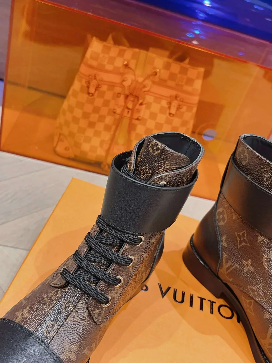 Louis Vuitton Wonderland Flat Ranger Brown 1AAV61 Louis Vuitton Wonderland Flat Ranger Brown 1AAV61