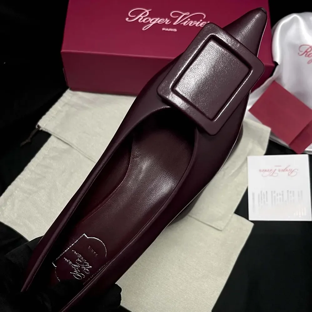Roger Vivier Viv In The City Ballerinas In Leather Burgundy for Women Roger Vivier Viv In The City Ballerinas In Leather Burgundy for Women