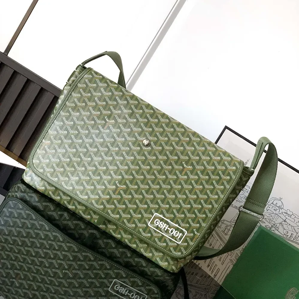 Goyard Capetien MM Messenger Bag for Unisex in Green