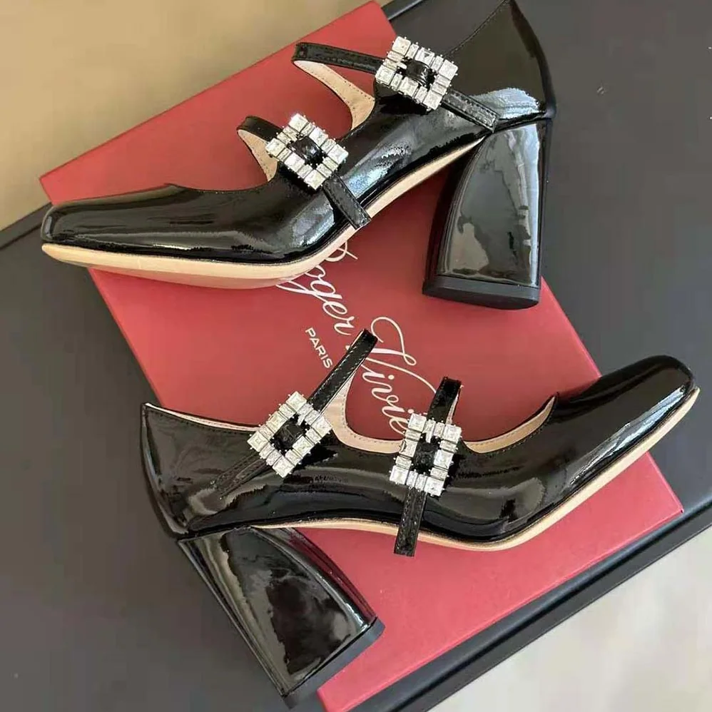 Roger Vivier Trés Vivier Strass Buckle Mini Babies Pumps in Patent Leather for Women Roger Vivier Trés Vivier Strass Buckle Mini Babies Pumps in Patent Leather for Women