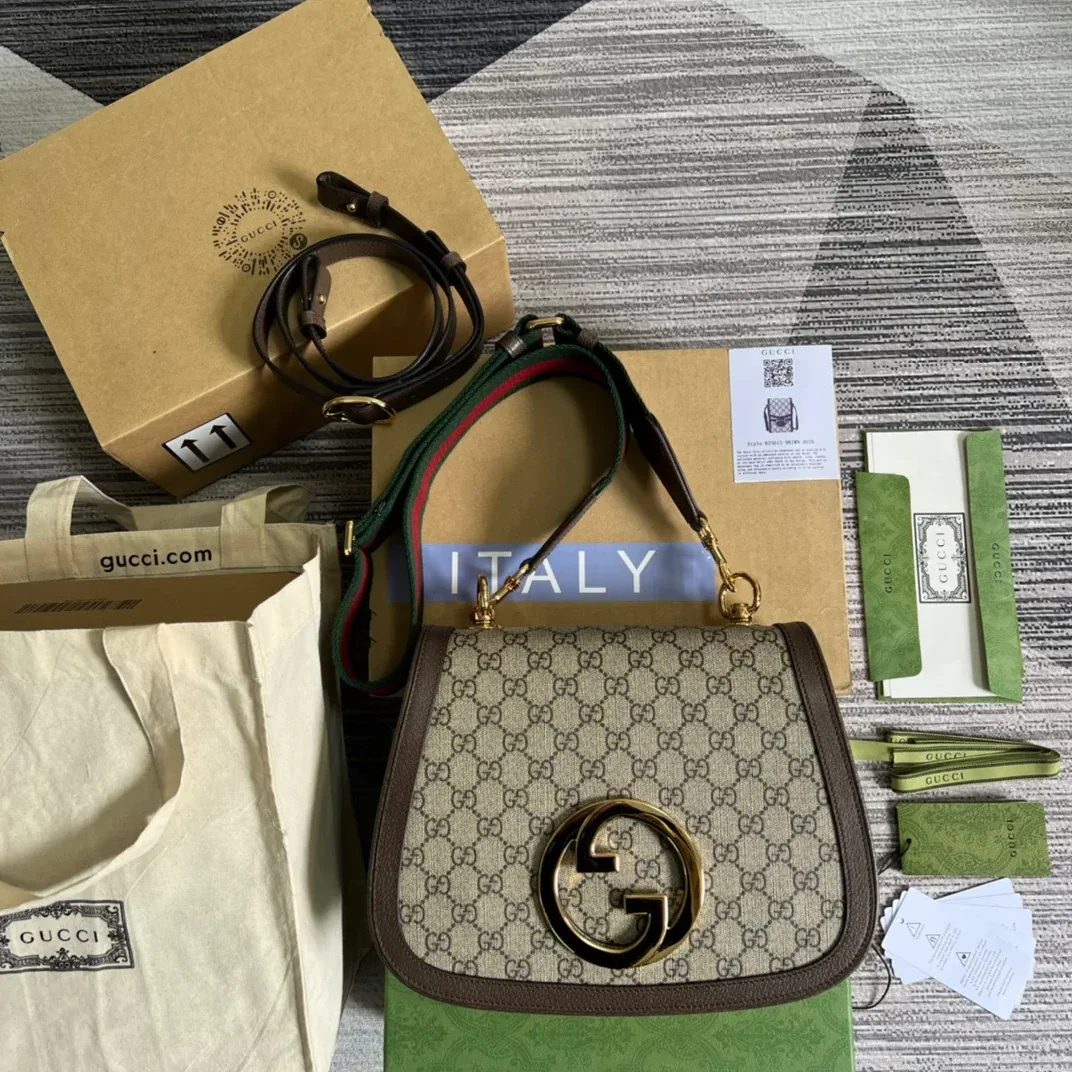 Gucci Blondie Medium Shoulder Bag / Beige/ Ebony GG Supreme Canvas Gold Hardware