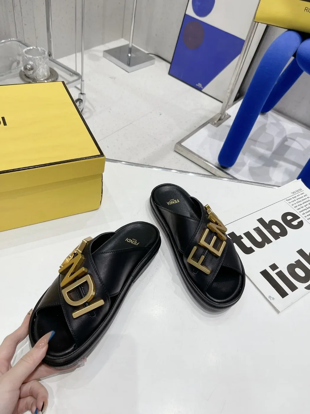 Fendi Graphy Black FF 8X8289AI1RF1H1K Fendi Graphy Black FF 8X8289AI1RF1H1K
