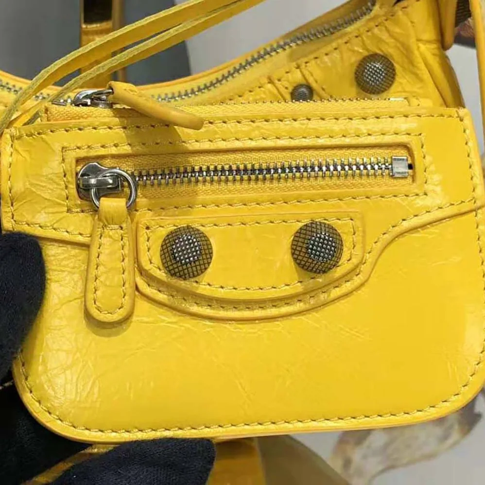 Balenciaga Le Cagole XS Shoulder Bag in Yellow for Women Balenciaga Le Cagole XS Shoulder Bag in Yellow for Women