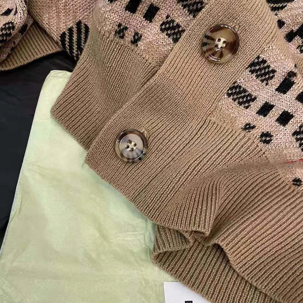 Burberry Check Cashmere Jacquard Cardigan for Women in Brown Burberry Check Cashmere Jacquard Cardigan for Women in Brown