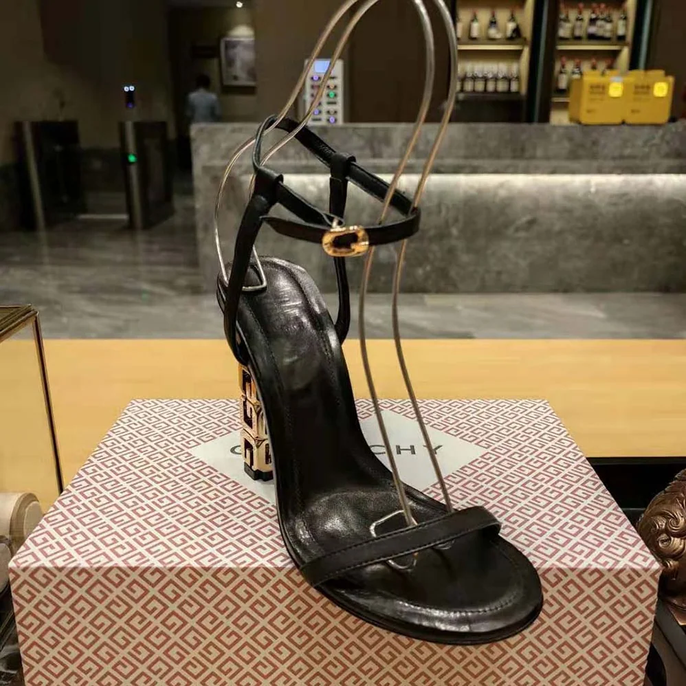 Givenchy G Cube Sandals in Leather for Women in Black Givenchy G Cube Sandals in Leather for Women in Black