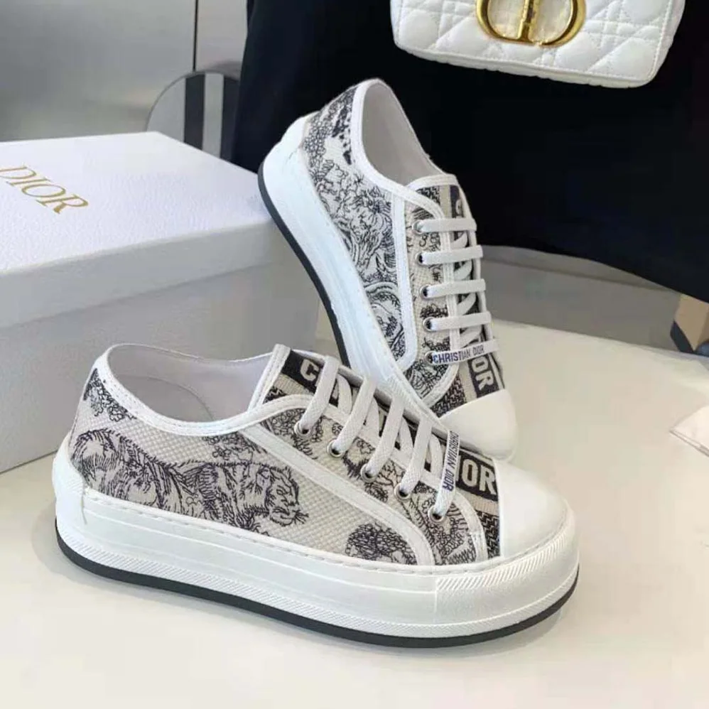 Dior Walk'n'dior Platform Sneaker White Embroidered Cotton with Blue Toile de Jouy Motif for Women Dior Walk'n'dior Platform Sneaker White Embroidered Cotton with Blue Toile de Jouy Motif for Women