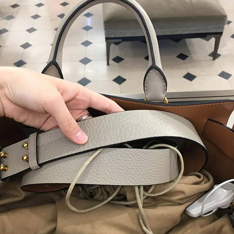 Burberry Large Leather Belt Bag for Women in Silver Burberry Large Leather Belt Bag for Women in Silver
