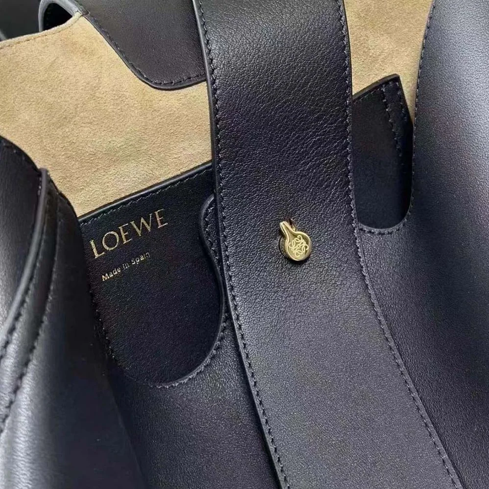 Loewe Medium Pebble Bucket Bag in Mellow Calfskin for Unisex in Black