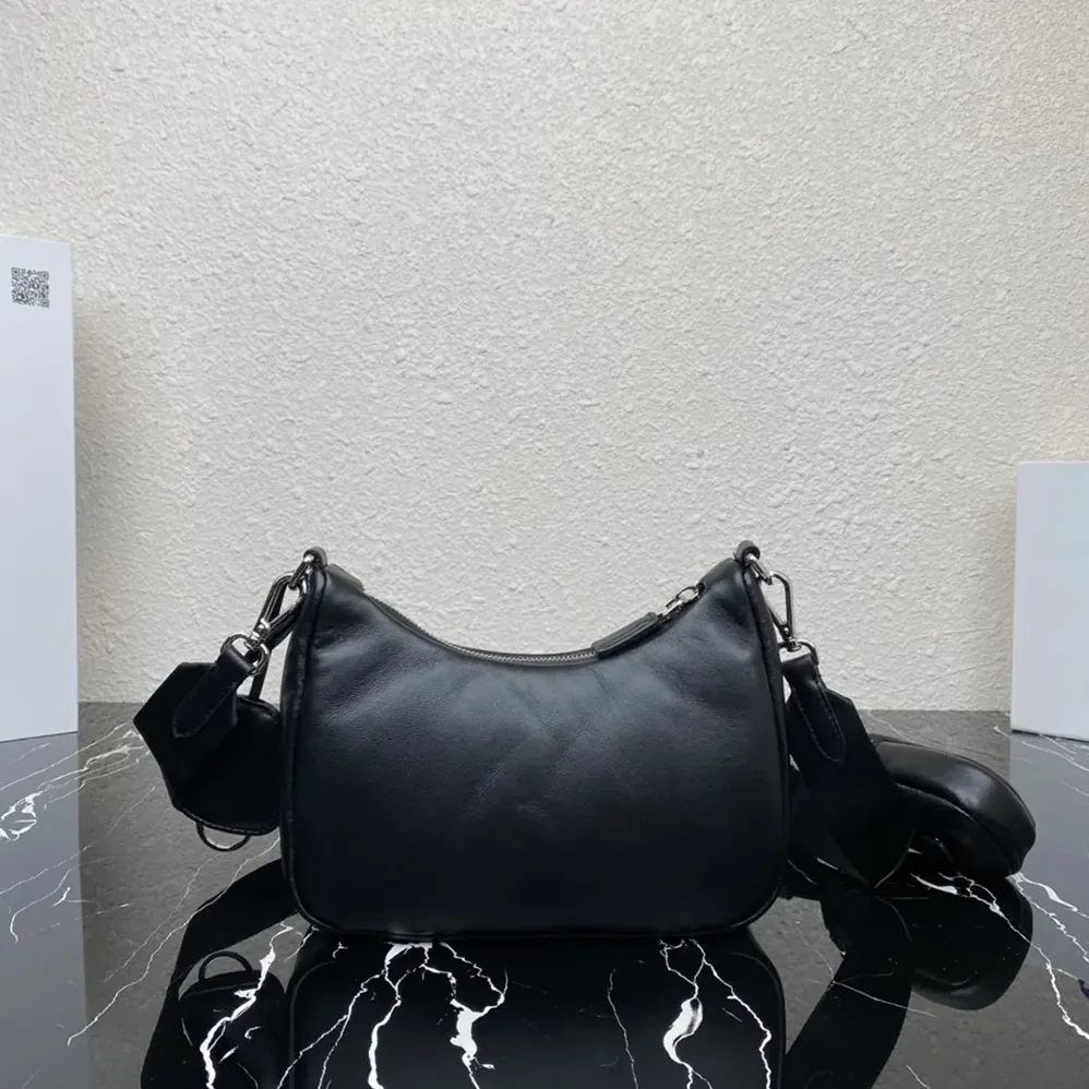 Prada Padded Nappa-leather Prada Re-Edition 2005 Shoulder Bag for Women in Black Prada Padded Nappa-leather Prada Re-Edition 2005 Shoulder Bag for Women in Black