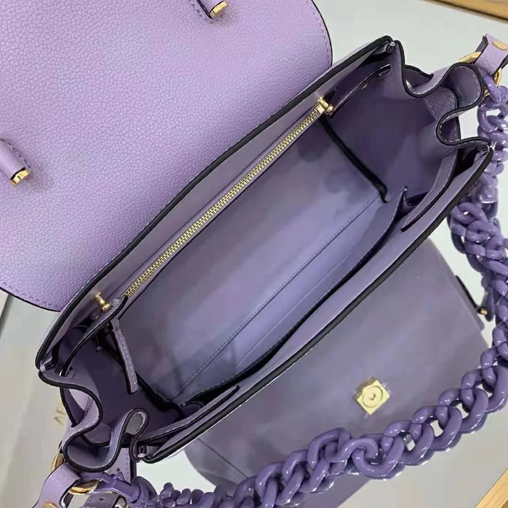Versace La Medusa Medium Handbag Crafted From Premium leather for Women Versace La Medusa Medium Handbag Crafted From Premium leather for Women