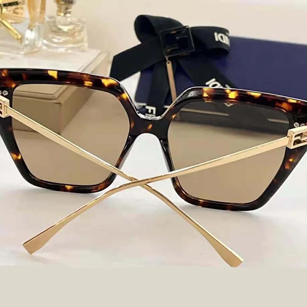 Fendi Baguette FF Havana Acetate and Metal Sunglasses for Unisex Fendi Baguette FF Havana Acetate and Metal Sunglasses for Unisex