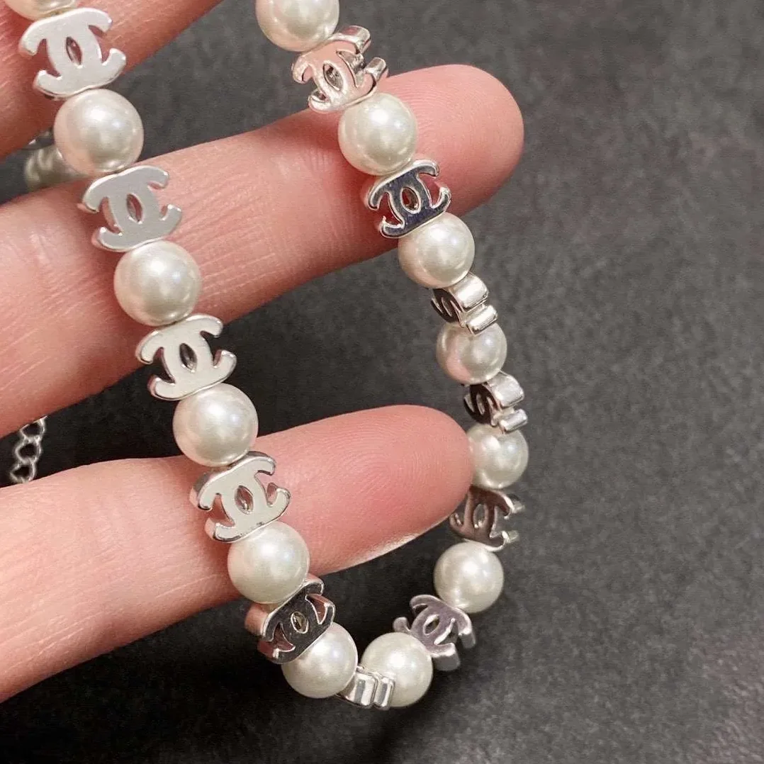 Chanel CC Pearl Necklace White Chanel CC Pearl Necklace White