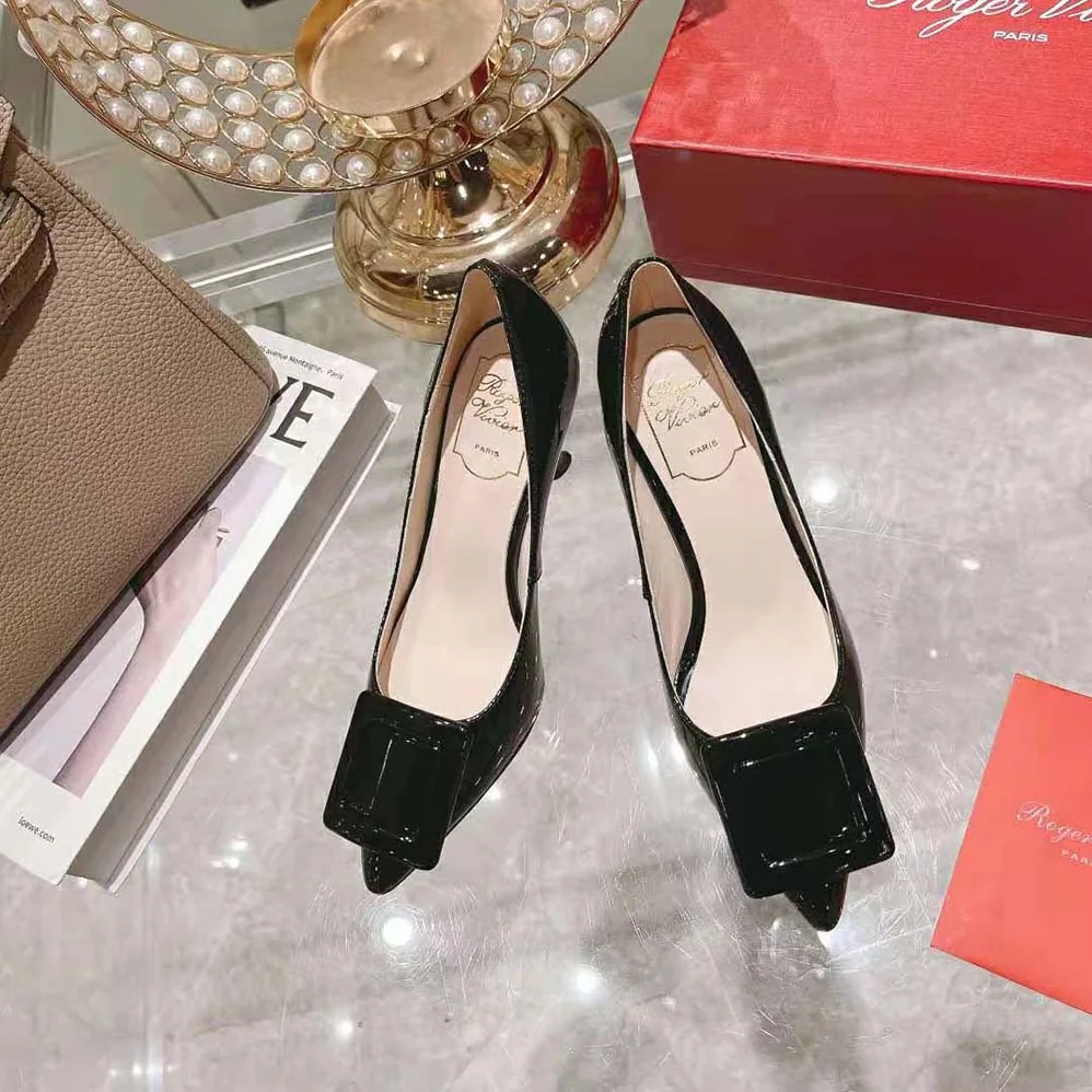 Roger Vivier Viv' In The City Pumps in Patent Leather for Women in Black Roger Vivier Viv' In The City Pumps in Patent Leather for Women in Black