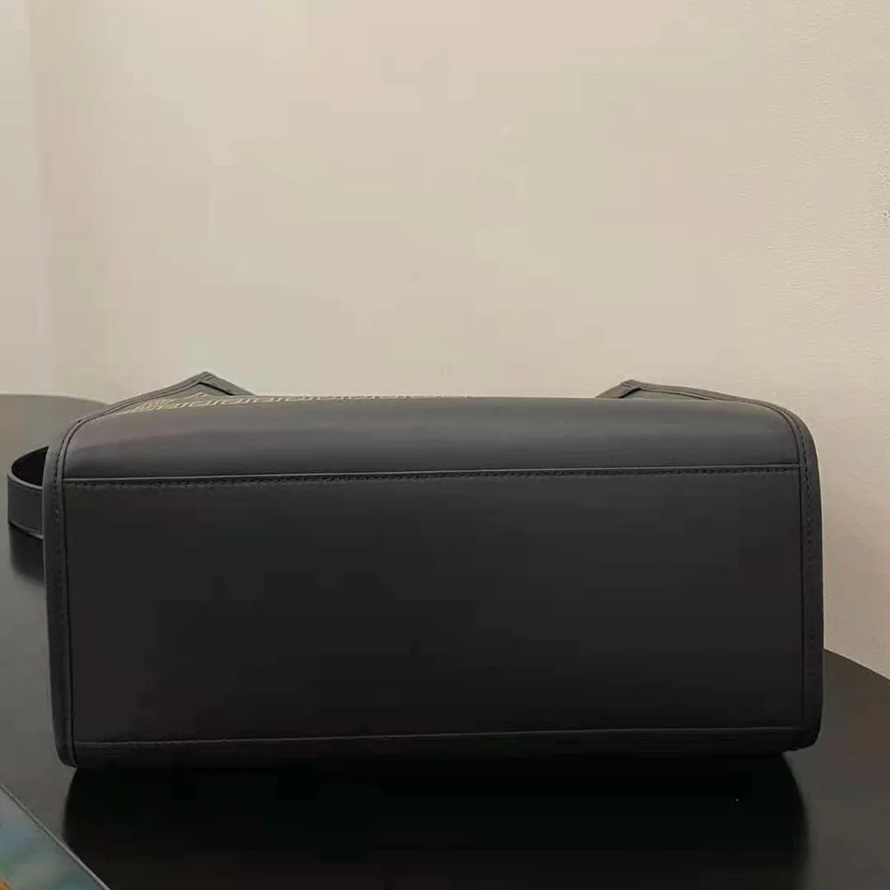 Fendi Sunshine Medium Fendace Printed Black Leather Logo Shopper for Women Fendi Sunshine Medium Fendace Printed Black Leather Logo Shopper for Women
