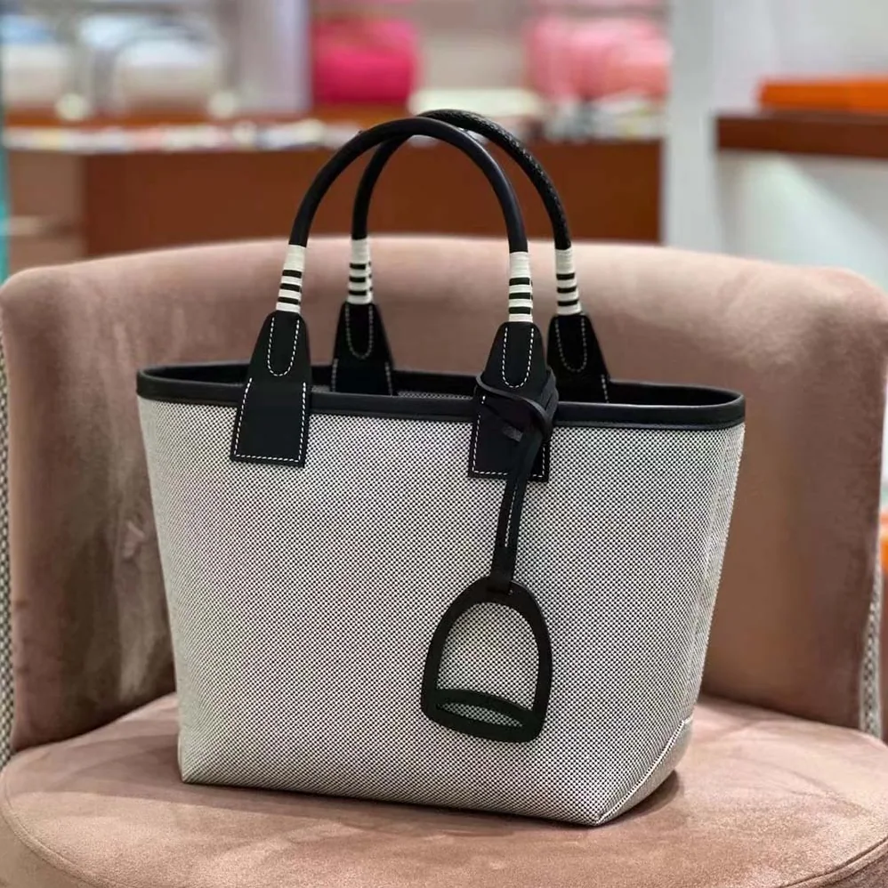 Hermes Steeple 25 Ecru Tote Bag for Unisex in Black Hermes Steeple 25 Ecru Tote Bag for Unisex in Black