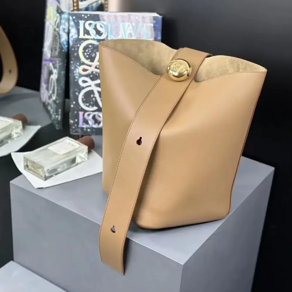 Loewe Medium Pebble Bucket Bag in Mellow Calfskin for Unisex in Brown