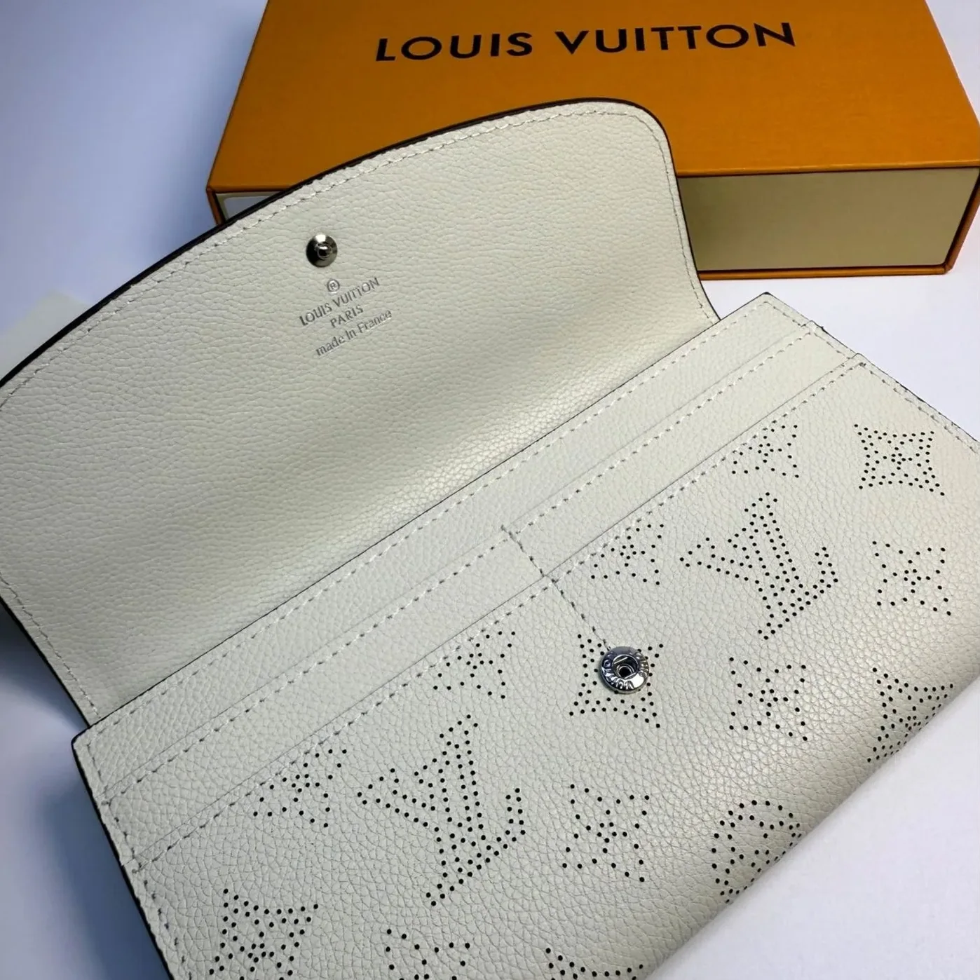 Louis Vuitton Iris Wallet Monogram Canvas Greige Louis Vuitton Iris Wallet Monogram Canvas Greige