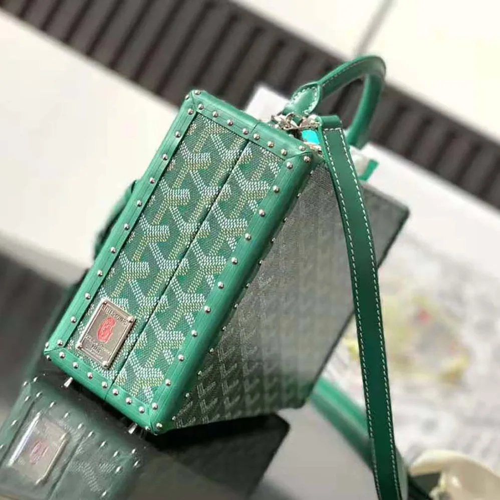 Goyard Sac Malle Grand Hôtel in Goyardine Canvas & Clamecy Calfskin for Women in Green Goyard Sac Malle Grand Hôtel in Goyardine Canvas & Clamecy Calfskin for Women in Green