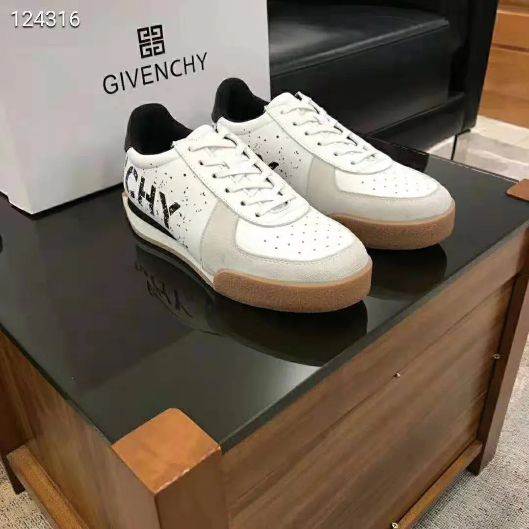 Givenchy Low Sneakers in Leather for Men in White Givenchy Low Sneakers in Leather for Men in White