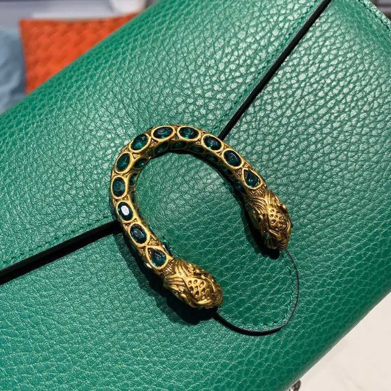 Gucci Dionysus Mini Chain Shoulder Bag / Emerald Green Metal Free Tanned Antique Silver Hardware Gucci Dionysus Mini Chain Shoulder Bag / Emerald Green Metal Free Tanned Antique Silver Hardware