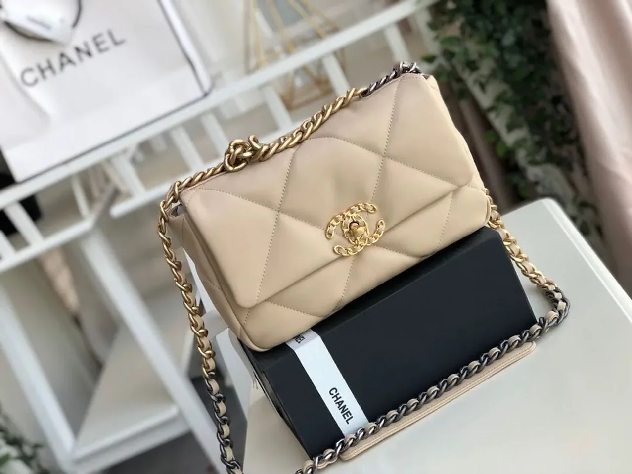 Chanel 19 Flap Bag Beige / Chanel 19 Flap Bag Beige /