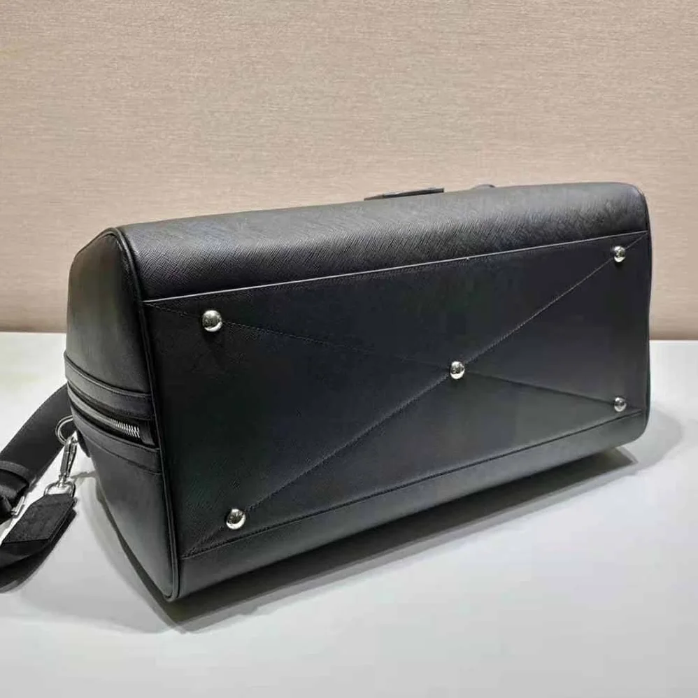 Prada Elegant Duffle Bag in Saffiano Leather Travel Bag for Men in Black Prada Elegant Duffle Bag in Saffiano Leather Travel Bag for Men in Black