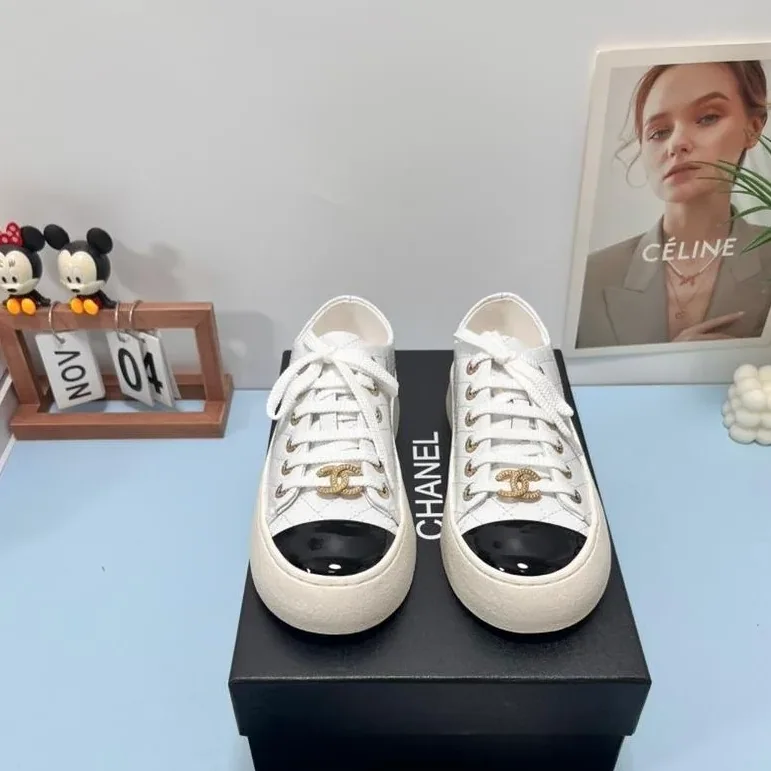 Chanel Platform Sneakers White in Black