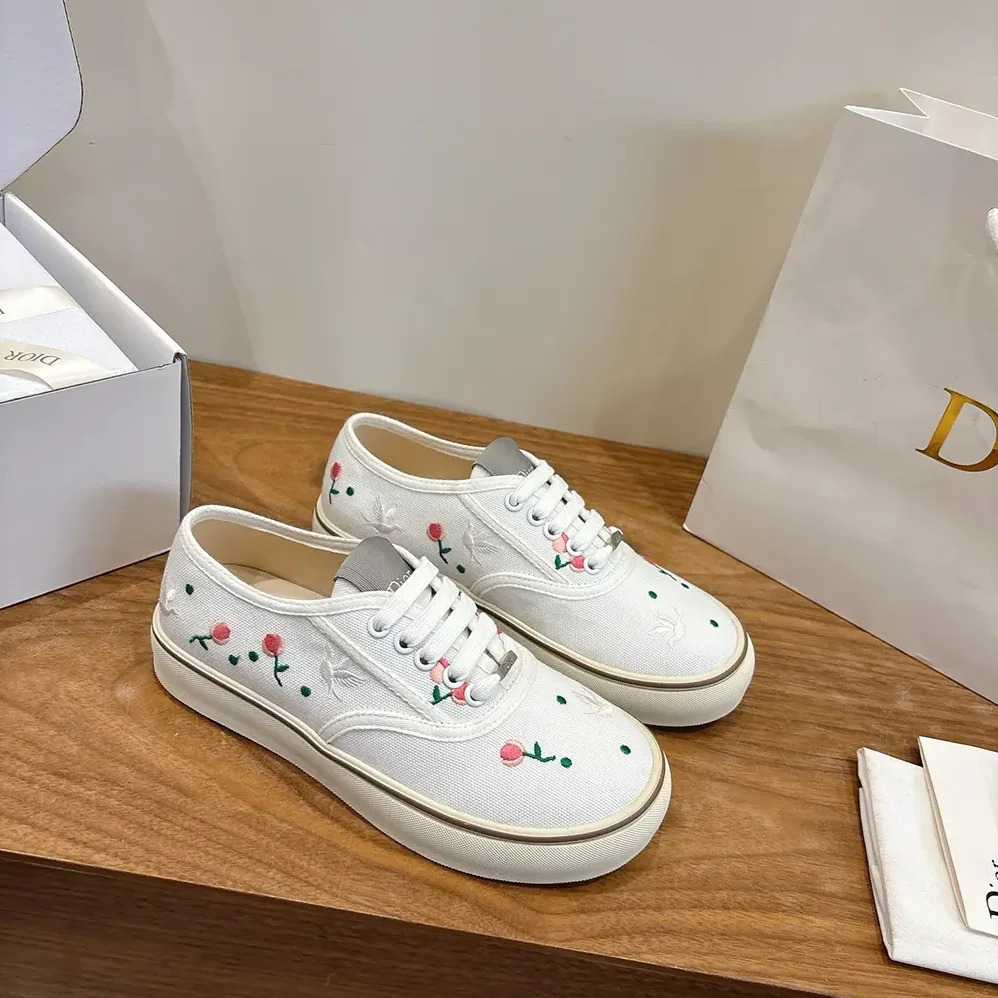 Dior Saltwind Sneaker White Cotton Embroidered with Multicolor Doves & Roses Motif for Unisex