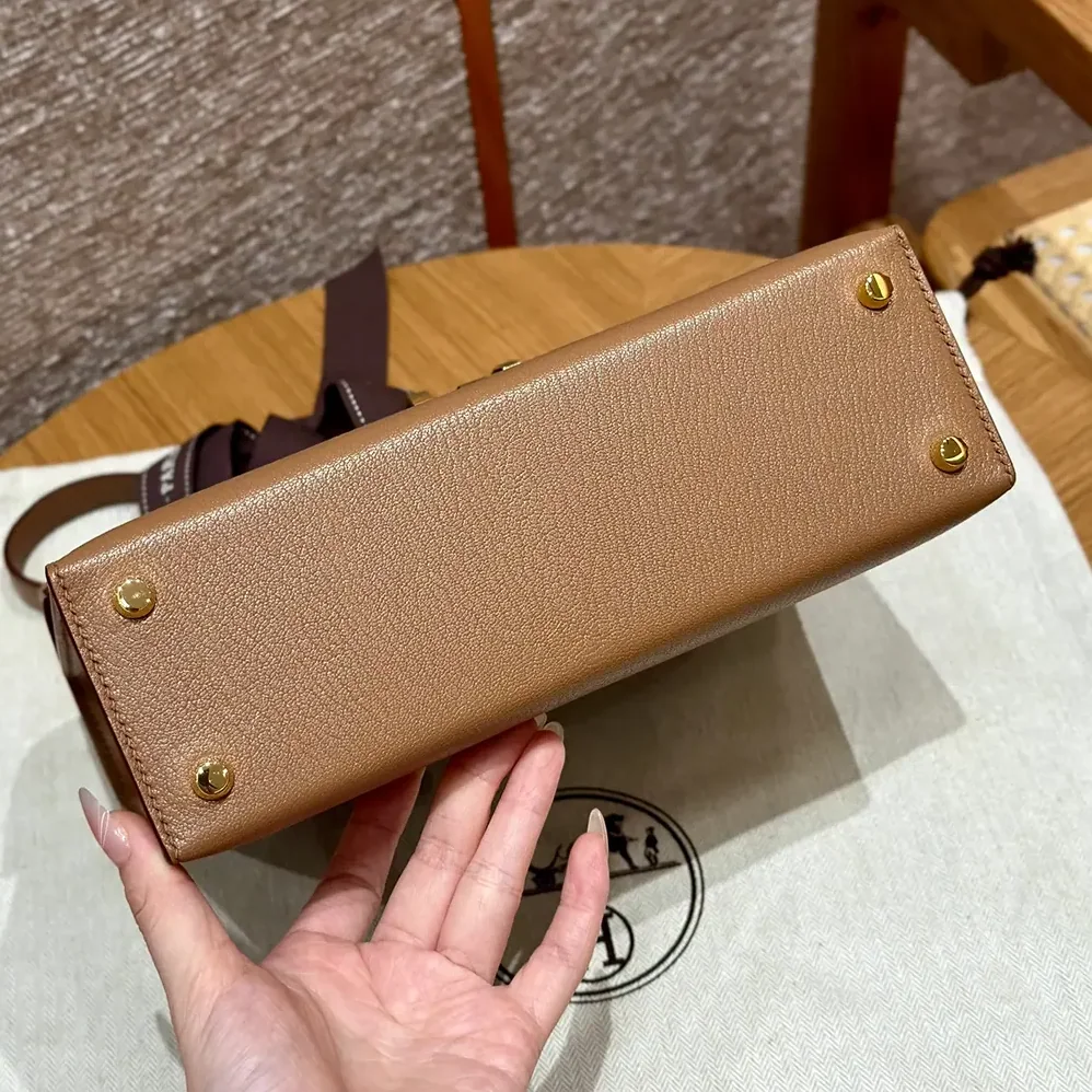 Hermes Verrou 21 Bag in Togo Leather for Women in Brown/Gold Hermes Verrou 21 Bag in Togo Leather for Women in Brown/Gold