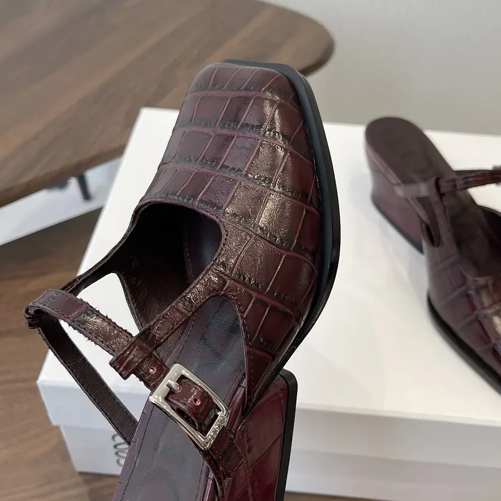 Loewe Onda Mule In Embossed Calfskin for Women Loewe Onda Mule In Embossed Calfskin for Women