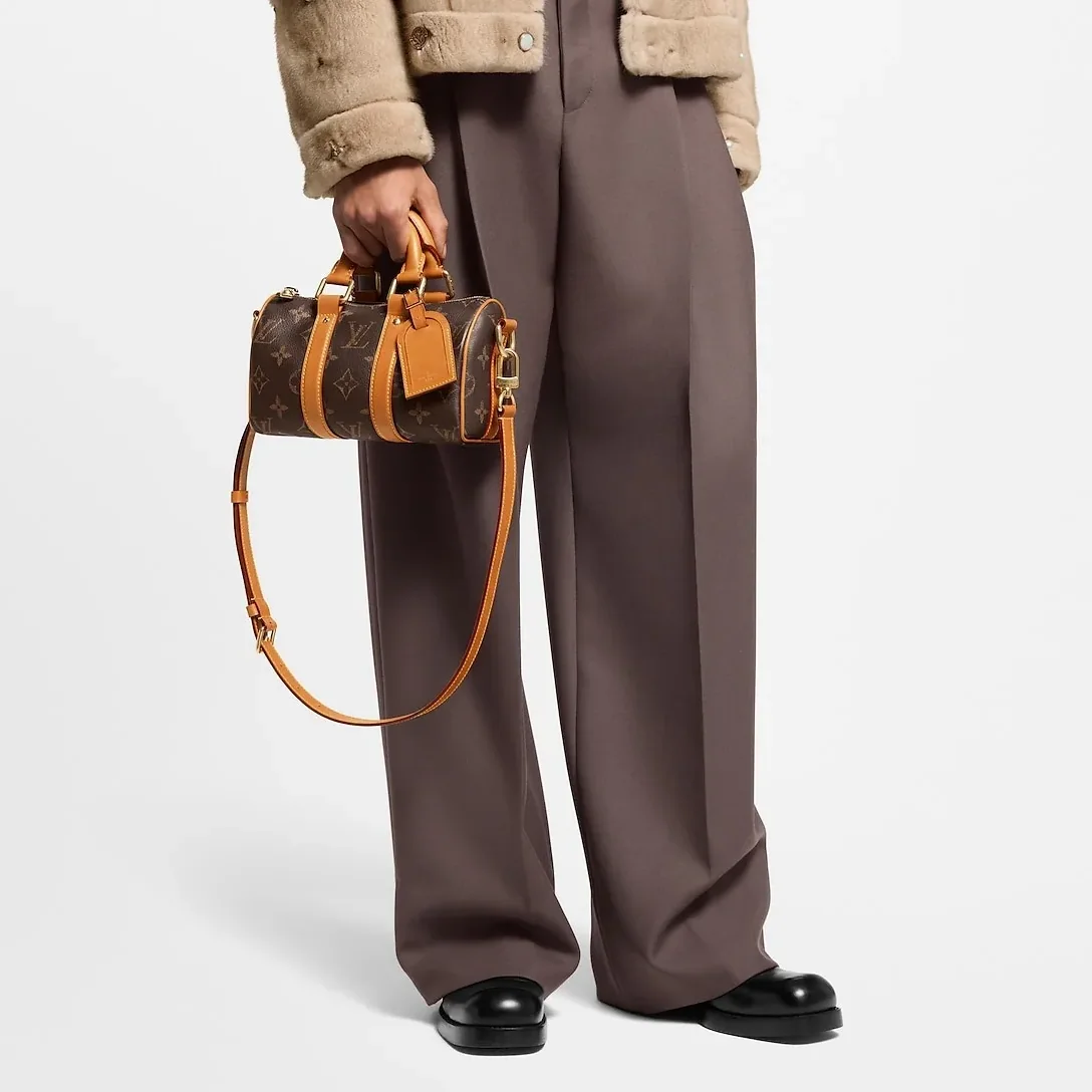 Louis Vuitton Keepall Bandouliere 25 Travel Bag in Brown Monogram Gold Hardware Louis Vuitton Keepall Bandouliere 25 Travel Bag in Brown Monogram Gold Hardware