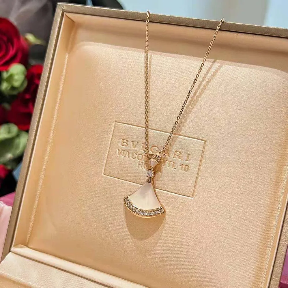 Bvlgari DIVAS' DREAM Necklace in 18 KT Rose Gold with Pendant Set for Women in White