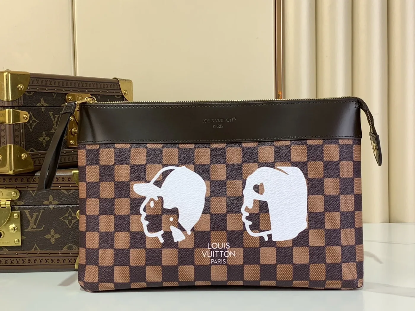 Louis Vuitton Pochette Voyage Souple Pouch / Brown Damier Canvas Gold Hardware Louis Vuitton Pochette Voyage Souple Pouch / Brown Damier Canvas Gold Hardware