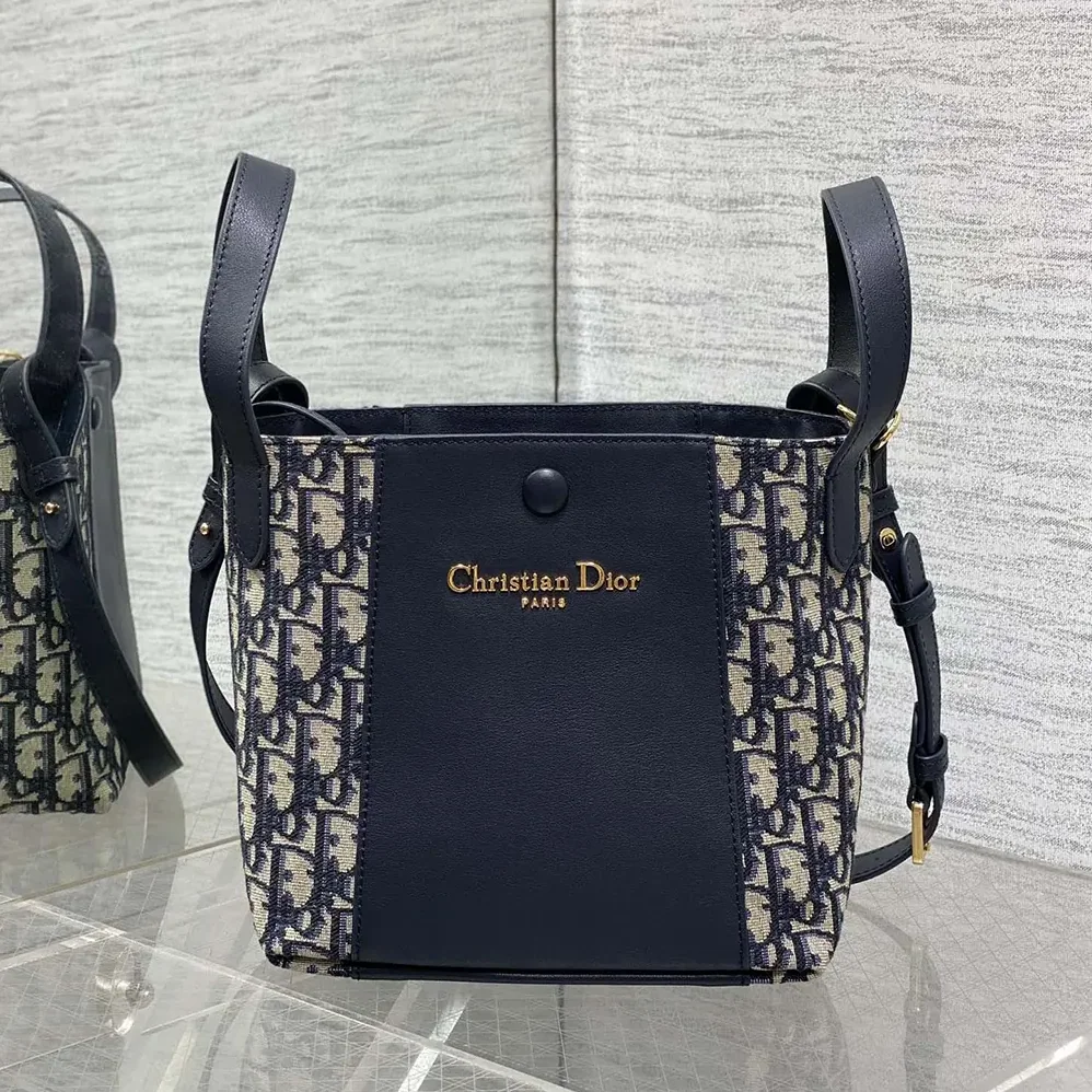 Dior Medium Signature Bucket Bag Blue Dior Oblique Jacquard and Smooth Calfskin for Women