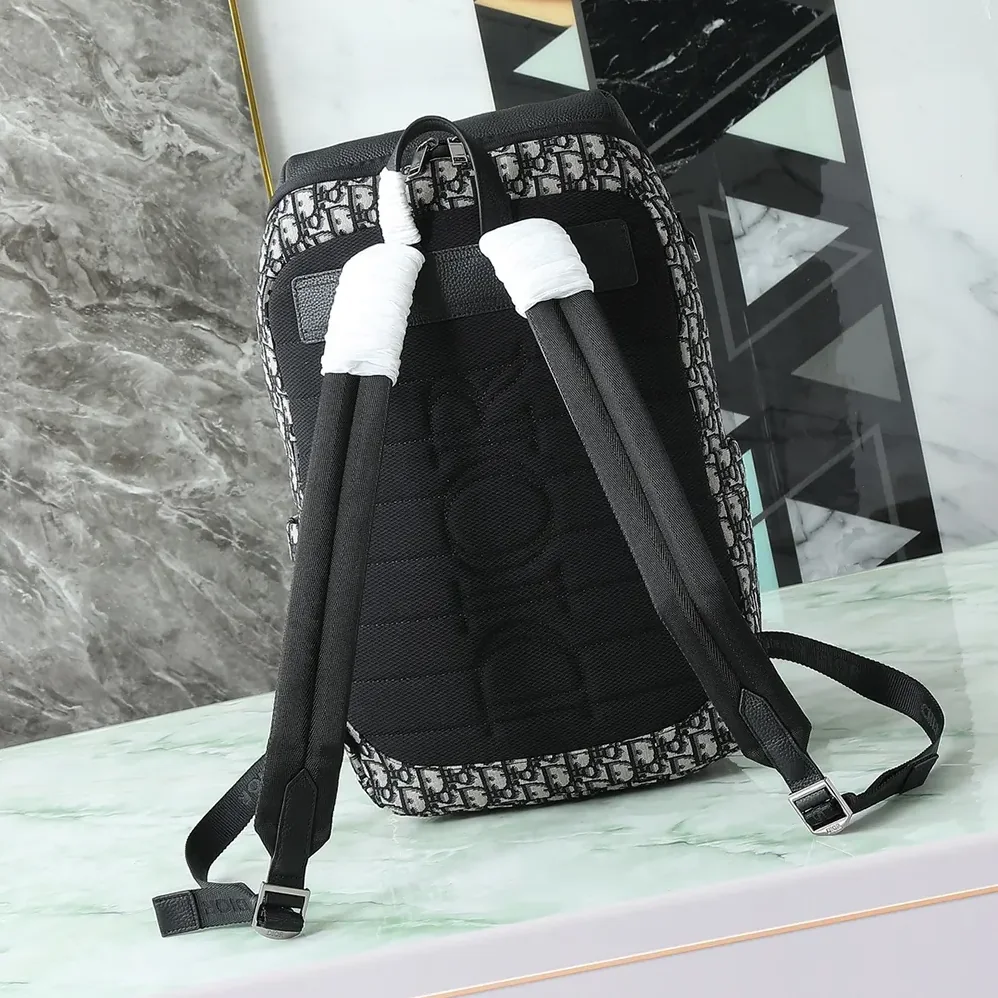 Dior Rider Soft Zipped Backpack Beige and Black Dior Oblique Jacquard with Black Grained Calfskin for Men Dior Rider Soft Zipped Backpack Beige and Black Dior Oblique Jacquard with Black Grained Calfskin for Men