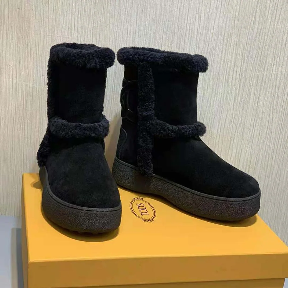 TODS Tod's W. G. Ankle Boots in Suede for Unisex in Black