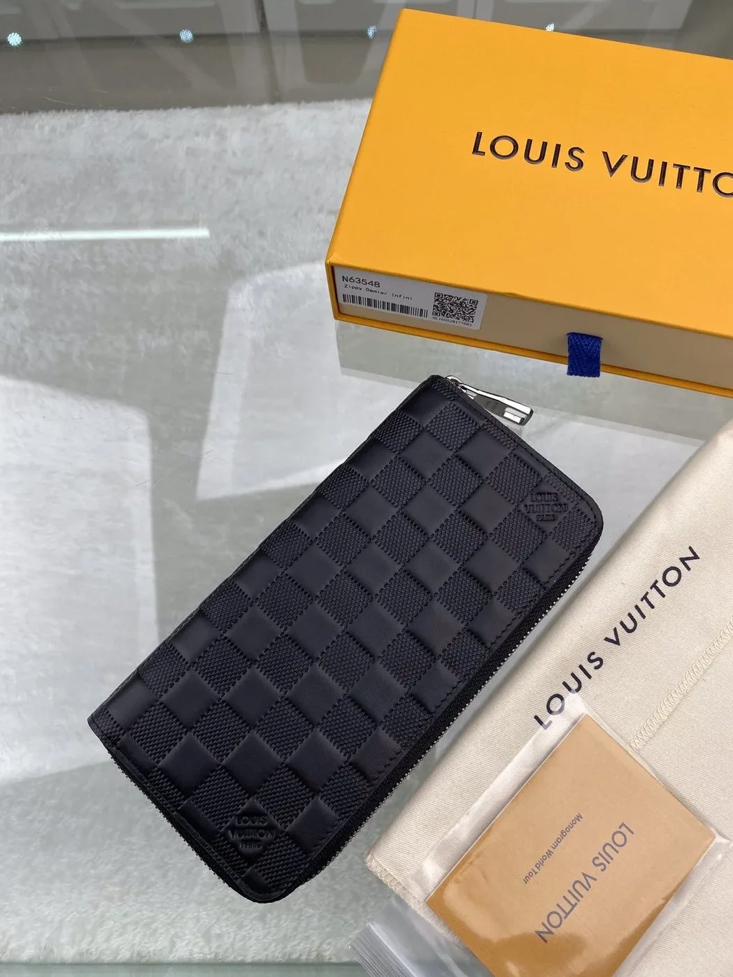 Louis Vuitton Zippy Wallet Vertical Damier Infini