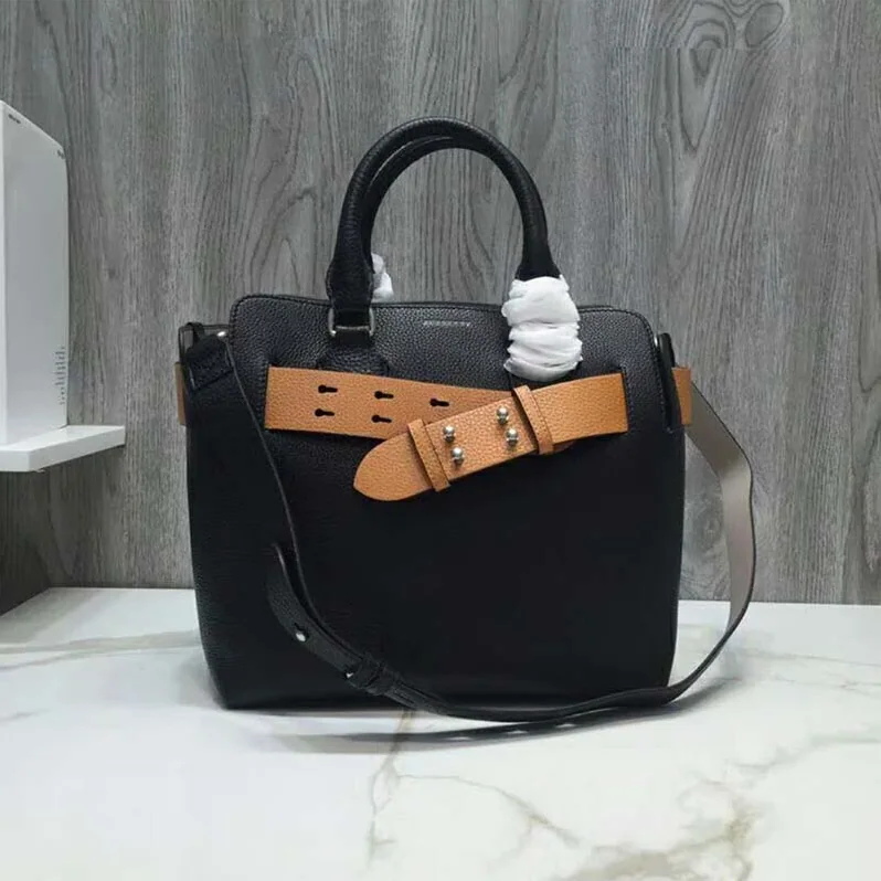 Burberry The Medium Leather Belt Bag for Women in Black