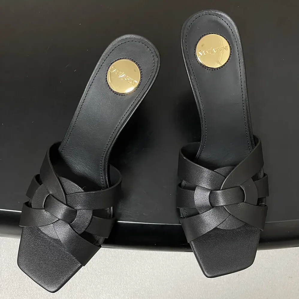 Saint Laurent YSL Tribute Mules in Smooth Leather for Women in Black Saint Laurent YSL Tribute Mules in Smooth Leather for Women in Black
