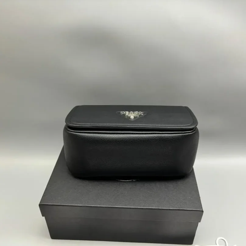 Small Shoulder Bag In Black / 1BD314_2DKV_F0002_V_3OO Small Shoulder Bag In Black / 1BD314_2DKV_F0002_V_3OO