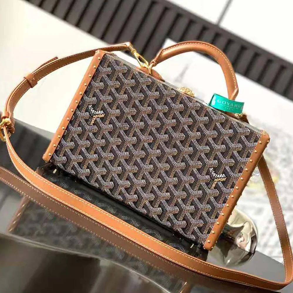 Goyard Sac Malle Grand Hôtel in Goyardine Canvas & Clamecy Calfskin for Women in Brown Goyard Sac Malle Grand Hôtel in Goyardine Canvas & Clamecy Calfskin for Women in Brown