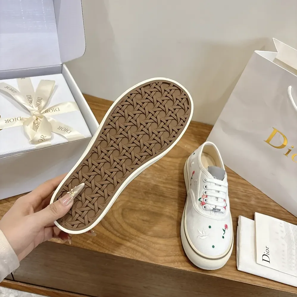 Dior Saltwind Sneaker White Cotton Embroidered with Multicolor Doves & Roses Motif for Unisex