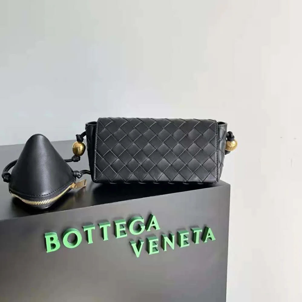 Bottega Veneta Intrecciato Leather Multi Pouch On Strap for Women in Black Bottega Veneta Intrecciato Leather Multi Pouch On Strap for Women in Black