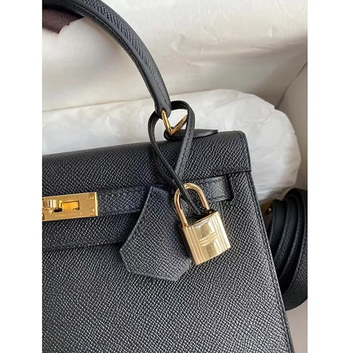 Hermes Kelly Sellier 32 Bag in Togo Leather with Gold Hardware for Women in Black