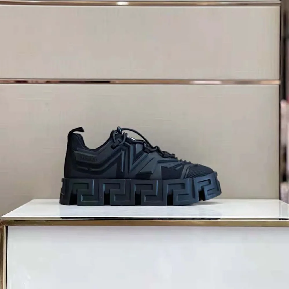 Versace Greca Labyrinth Lace-up Shoes for Men in Black Versace Greca Labyrinth Lace-up Shoes for Men in Black