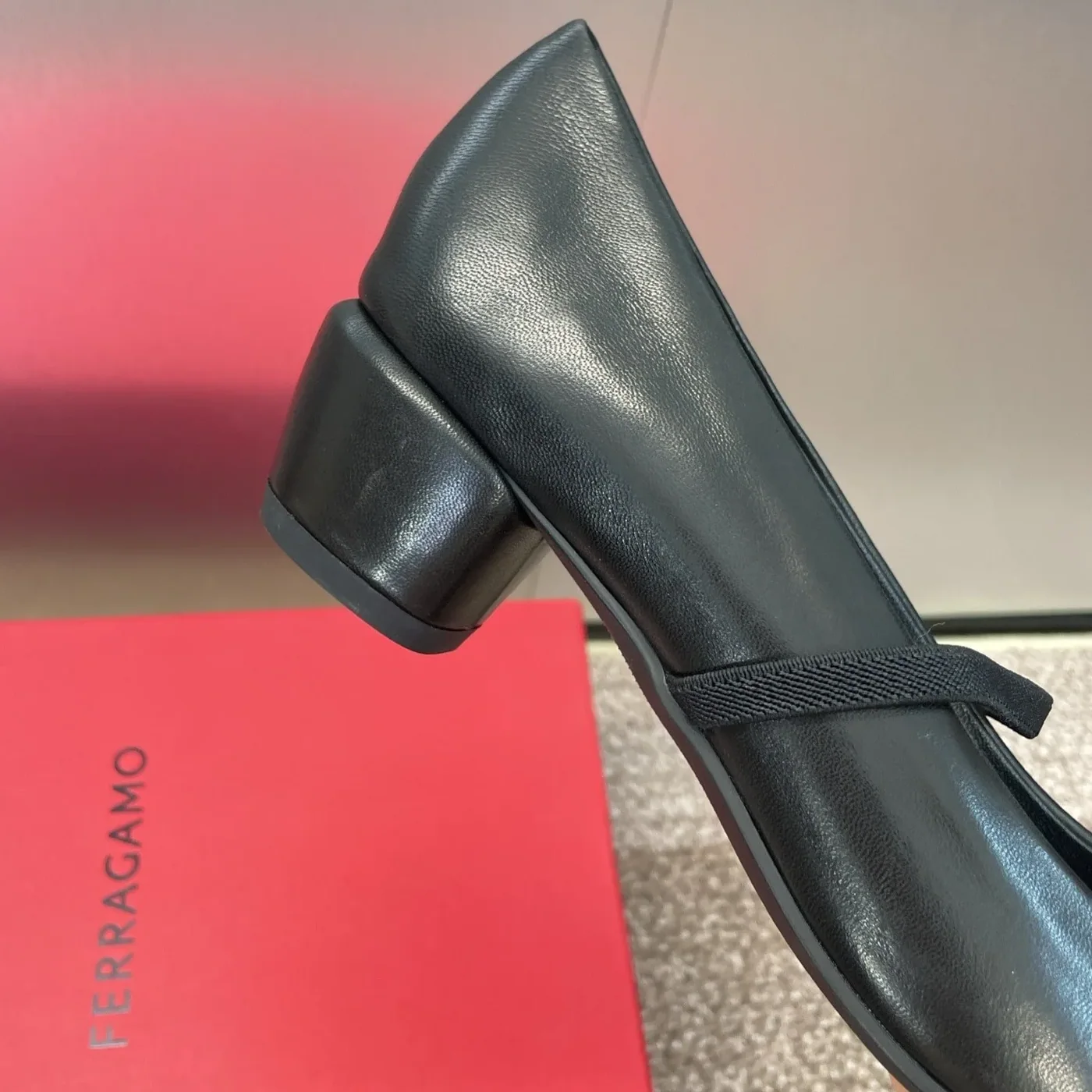 Ferragamo New Vara Plate Pump Black 01K093