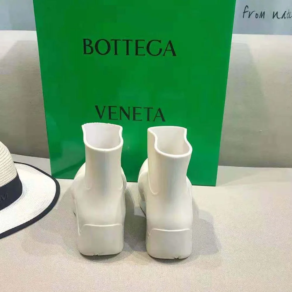 Bottega Veneta Puddle Ankle Boot for Unisex in White