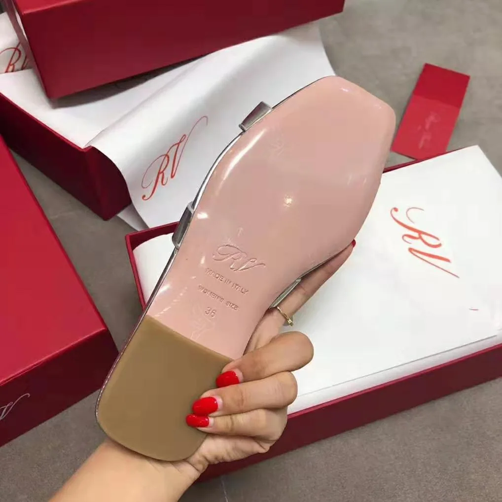 Roger Vivier Bikiviv' Mules Flat Sandals for Women in Silver Roger Vivier Bikiviv' Mules Flat Sandals for Women in Silver